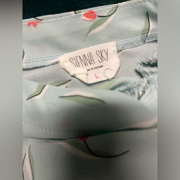 Light blue floral print blouse - Picture 3 of 3